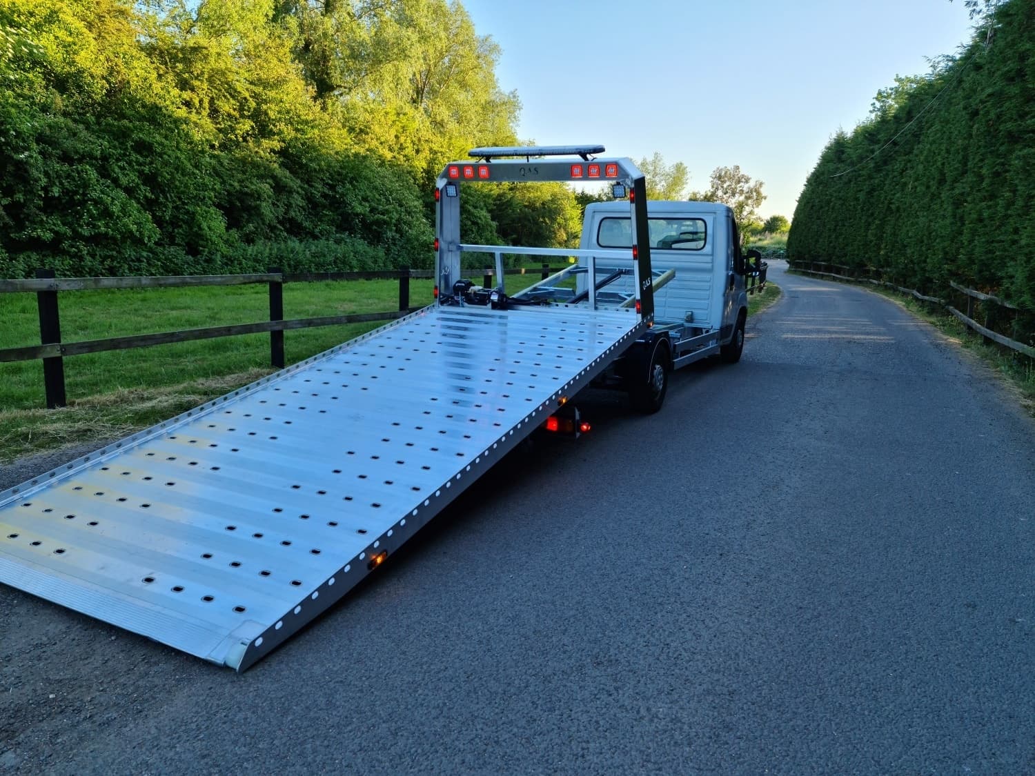 Recovery truck with the tilt & slide body